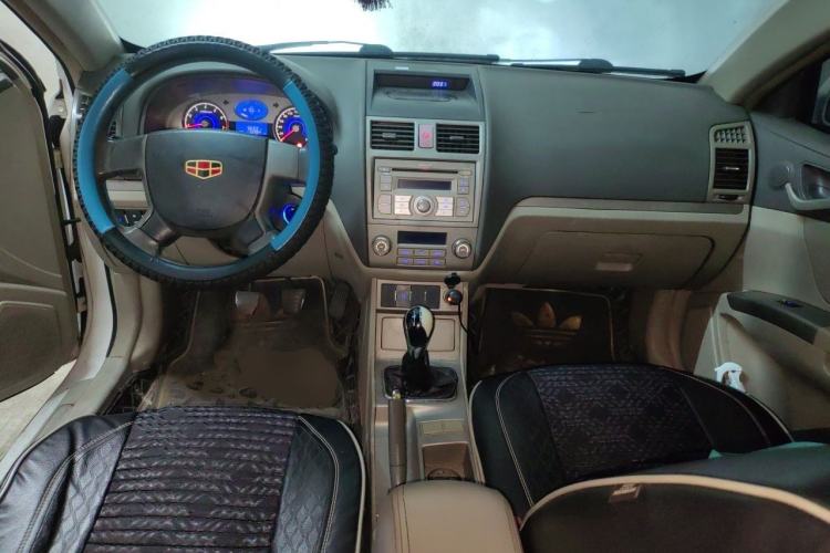 Used Geely Auto Classic Emgrand 2010 Sedan 1.8L Manual Luxury Model Center Console