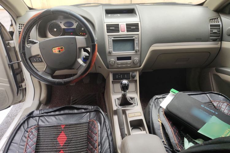 Used Geely Auto Classic Emgrand 2010 Hatchback 1.8L Manual Comfort Edition Center Console