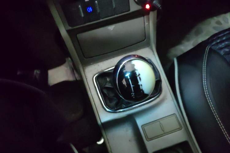 Used Geely Auto Classic Emgrand 2010 Sedan 1.8L Manual Luxury Model Gear Lever