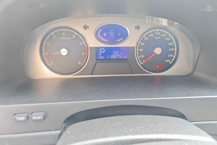 Used Geely Auto Classic Emgrand 2010 Hatchback 1.8L CVT Luxury Model Odometer Close Up