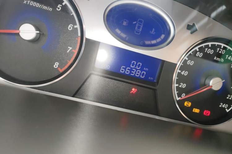 Used Geely Auto Classic Emgrand 2010 Hatchback 1.8L Manual Comfort Edition Odometer Close Up
