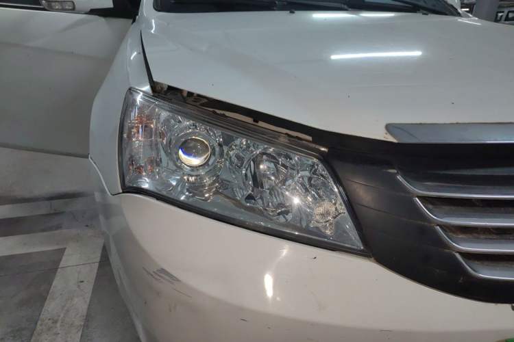 Used Geely Auto Classic Emgrand 2010 Sedan 1.8L Manual Luxury Model Right Front Headlight