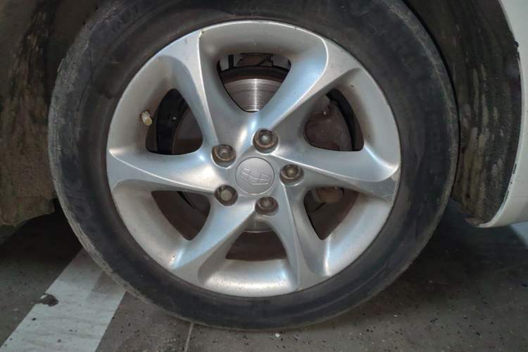 Used Geely Auto Classic Emgrand 2010 Sedan 1.8L Manual Luxury Model Right Front Wheel Hub