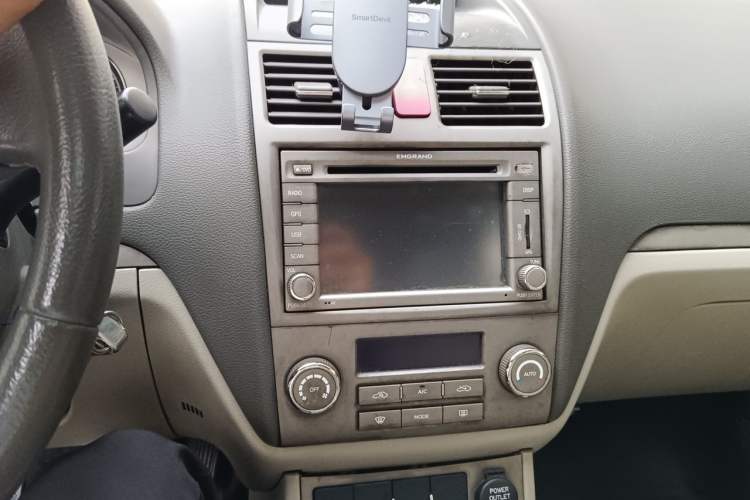 Used Geely Auto Classic Emgrand 2010 Sedan 1.8L Manual Standard Model Audio And AC Panel
