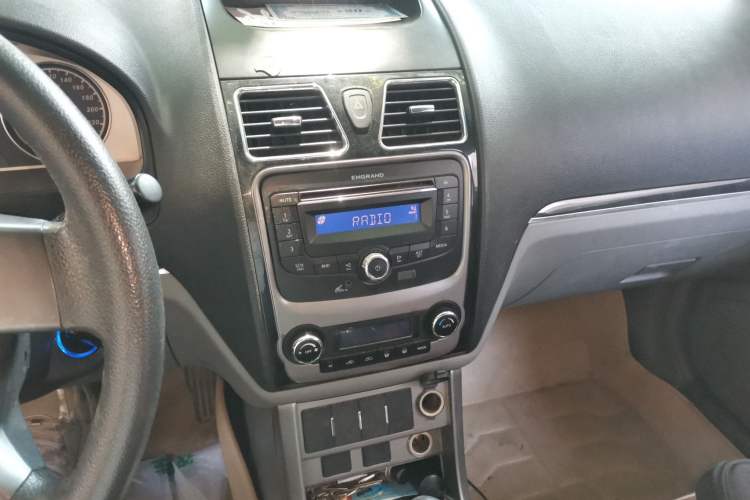 Used Geely Auto Classic Emgrand 2010 Sedan 1.8L Manual Standard Model Audio And AC Panel