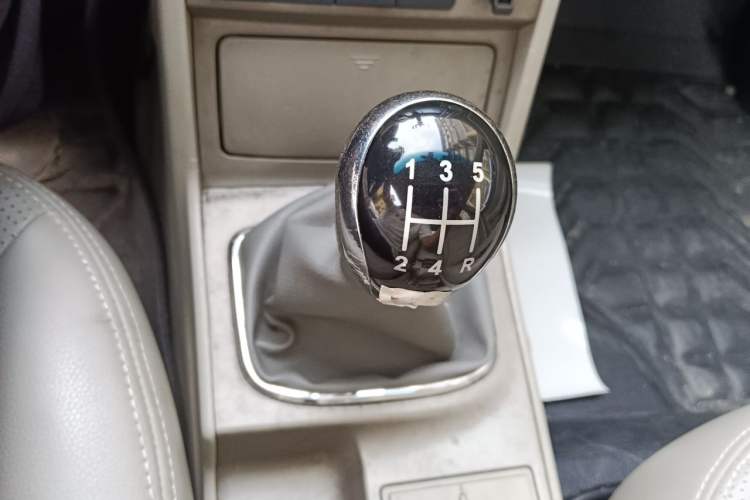 Used Geely Auto Classic Emgrand 2010 Sedan 1.8L Manual Standard Model Gear Lever