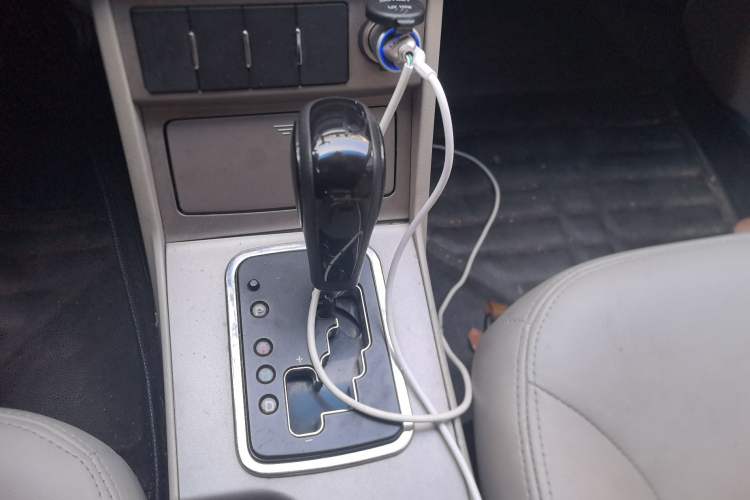 Used Geely Auto Classic Emgrand 2010 Sedan 1.8L CVT Luxury Model Gear Lever