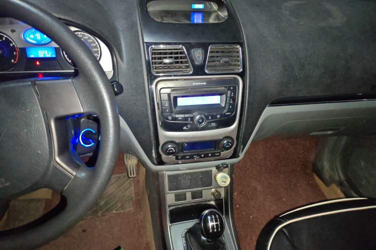Used Geely Auto Classic Emgrand 2012 Sedan 1.5L Manual Standard Model Audio And AC Panel