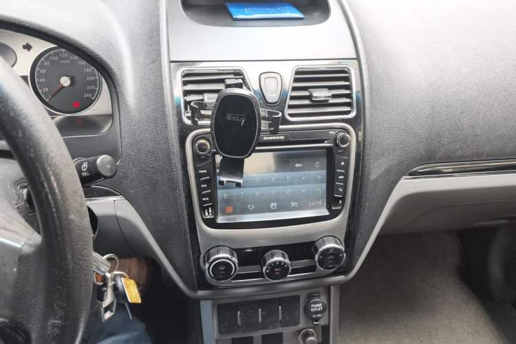 Used Geely Auto Classic Emgrand 2012 Sedan 1.5L Manual Chao Yue Model Audio And AC Panel