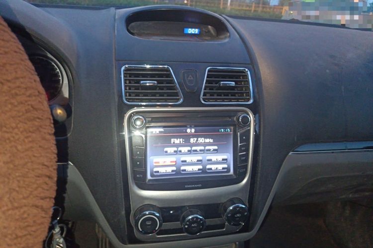 Used Geely Auto Classic Emgrand 2012 Sedan 1.5L Manual Chao Yue Model Audio And AC Panel