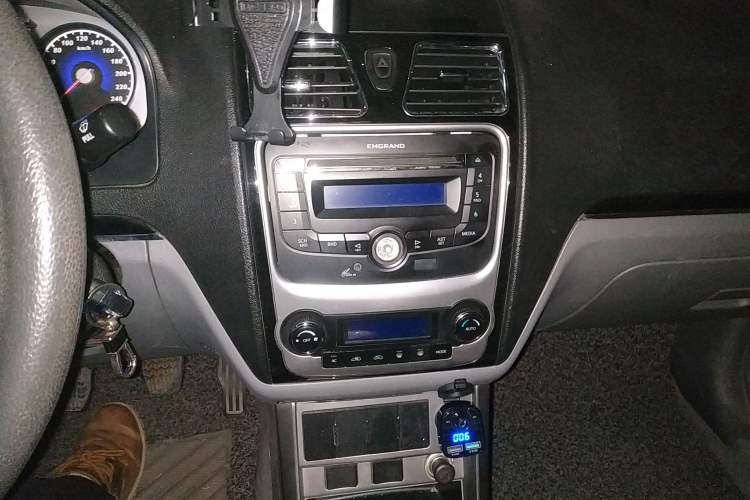 Used Geely Auto Classic Emgrand 2012 Sedan 1.8L Manual Comfort Model Audio And AC Panel