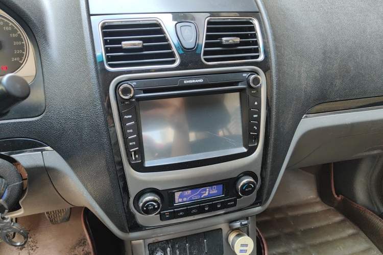 Used Geely Auto Classic Emgrand 2012 Sedan 1.5L Manual Comfort Model Audio And AC Panel