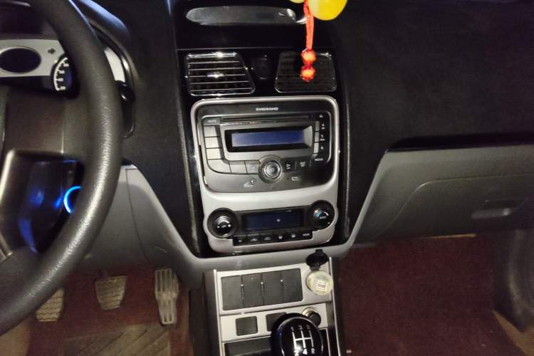 Used Geely Auto Classic Emgrand 2012 Sedan 1.5L Manual Standard Model Audio And AC Panel