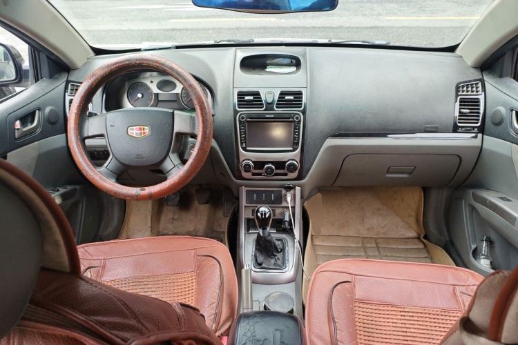 Used Geely Auto Classic Emgrand 2012 Sedan 1.5L Manual Chao Yue Huimin Model Center Console