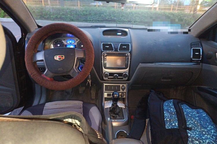 Used Geely Auto Classic Emgrand 2012 Sedan 1.5L Manual Chao Yue Model Center Console