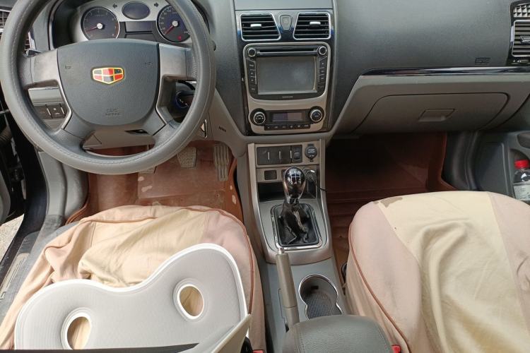 Used Geely Auto Classic Emgrand 2012 Sedan 1.8L Manual Comfort Model Center Console