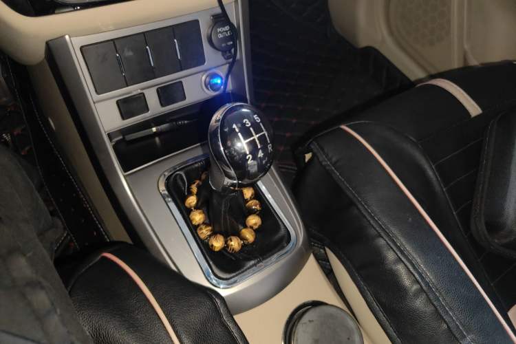 Used Geely Auto Classic Emgrand 2012 Sedan 1.5L Manual Comfort Model Gear Lever