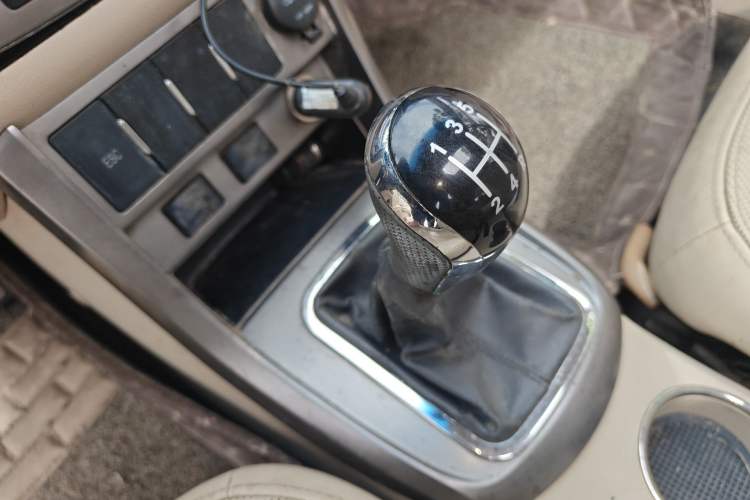 Used Geely Auto Classic Emgrand 2012 Sedan 1.8L Manual ESC Version Gear Lever