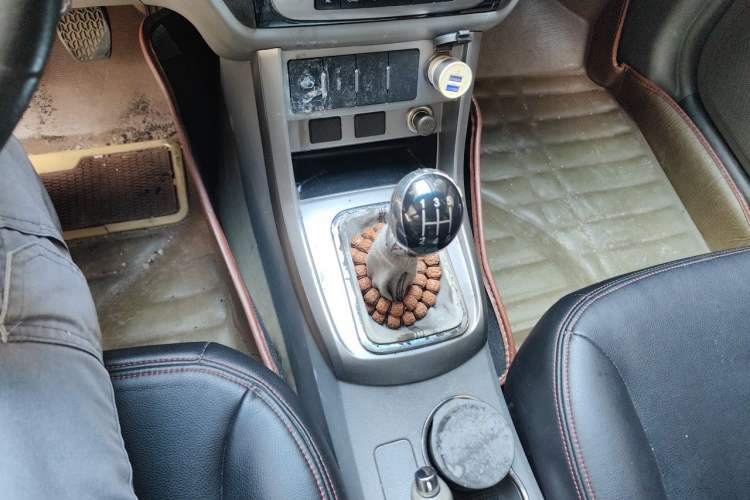Used Geely Auto Classic Emgrand 2012 Sedan 1.5L Manual Comfort Model Gear Lever