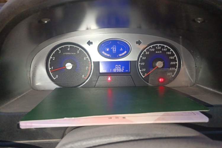 Used Geely Auto Classic Emgrand 2012 Sedan 1.5L Manual Chao Yue Model Odometer Close Up