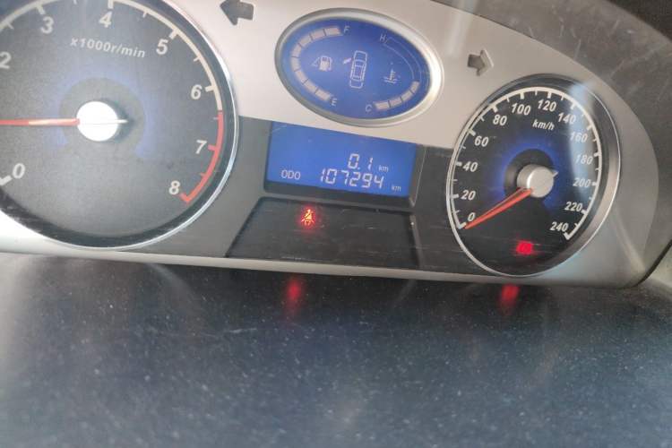 Used Geely Auto Classic Emgrand 2012 Sedan 1.5L Manual Comfort Model Odometer Close Up