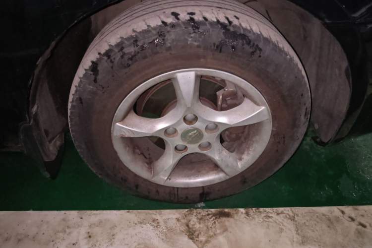 Used Geely Auto Classic Emgrand 2012 Sedan 1.5L Manual Chao Yue Huimin Model Right Front Wheel Hub