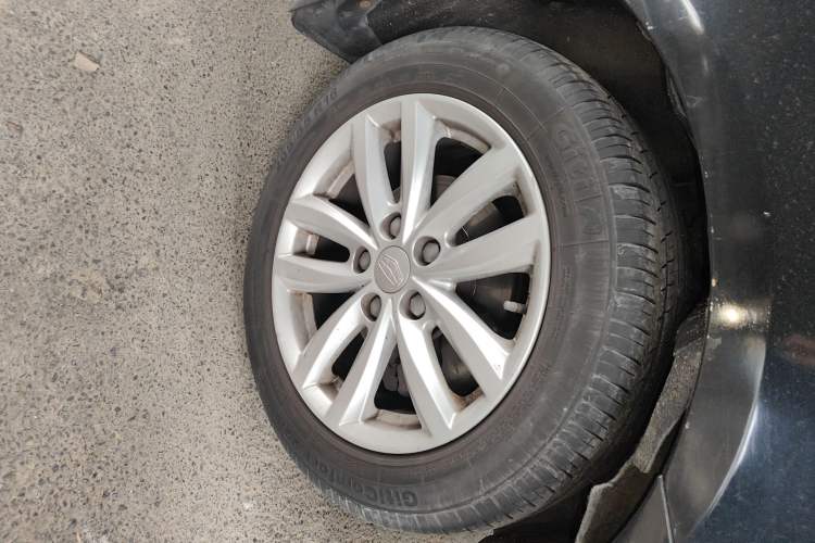 Used Geely Auto Classic Emgrand 2012 Sedan 1.5L Manual Comfort Model Right Front Wheel Hub