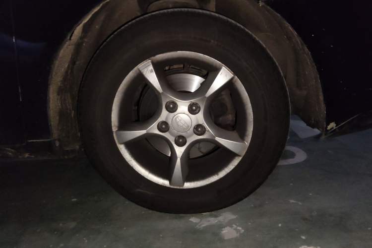 Used Geely Auto Classic Emgrand 2012 Sedan 1.5L Manual Standard Model Right Front Wheel Hub