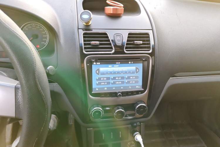 Used Geely Auto Classic Emgrand 2012 Sedan 1.5L Manual Chao Yue Huimin Model Audio And AC Panel
