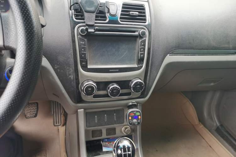 Used Geely Auto Classic Emgrand 2012 Sedan 1.5L Manual Chao Yue Model Audio And AC Panel