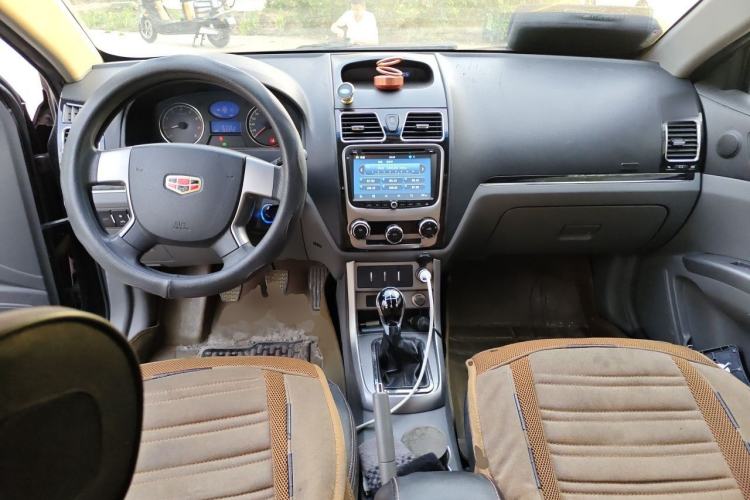 Used Geely Auto Classic Emgrand 2012 Sedan 1.5L Manual Chao Yue Huimin Model Center Console