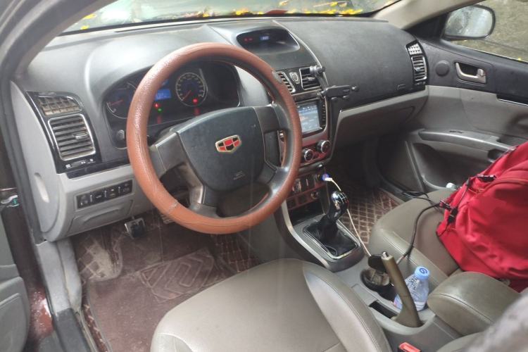 Used Geely Auto Classic Emgrand 2012 Sedan 1.5L Manual Chao Yue Model Center Console