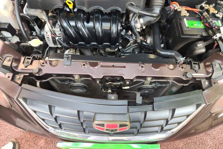 Used Geely Auto Classic Emgrand 2012 Hatchback 1.5L Manual Chao Yue Huimin Model Engine Bay