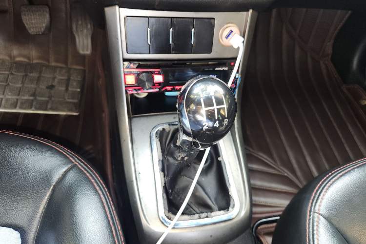 Used Geely Auto Classic Emgrand 2012 Hatchback 1.5L Manual Chao Yue Huimin Model Gear Lever