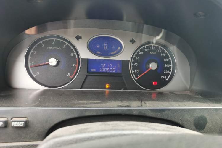 Used Geely Auto Classic Emgrand 2012 Sedan 1.5L Manual Chao Yue Model Odometer Close Up