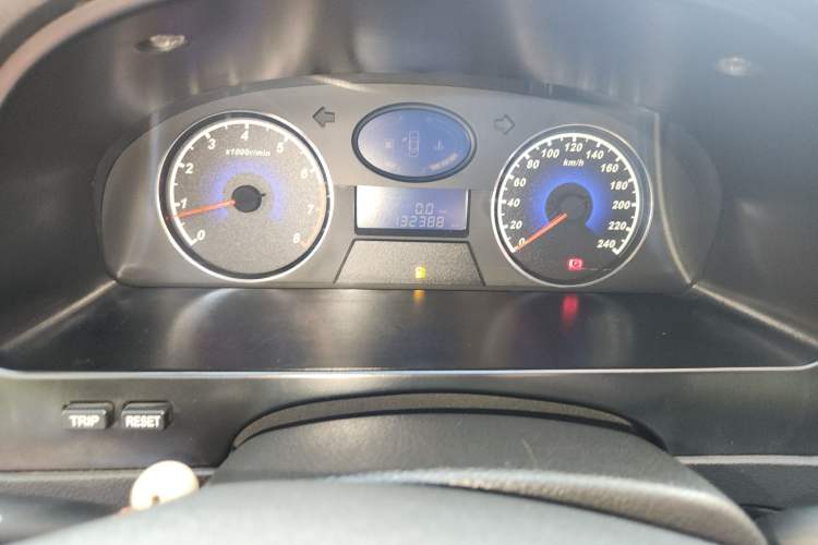 Used Geely Auto Classic Emgrand 2012 Hatchback 1.5L Manual Chao Yue Huimin Model Odometer Close Up