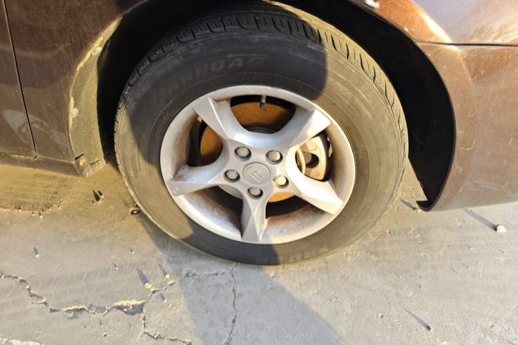 Used Geely Auto Classic Emgrand 2012 Sedan 1.5L Manual Chao Yue Huimin Model Right Front Wheel Hub