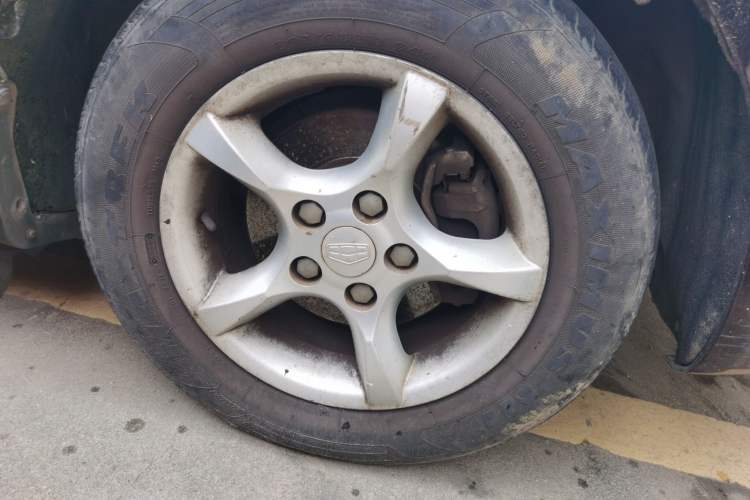 Used Geely Auto Classic Emgrand 2012 Sedan 1.5L Manual Chao Yue Model Right Front Wheel Hub