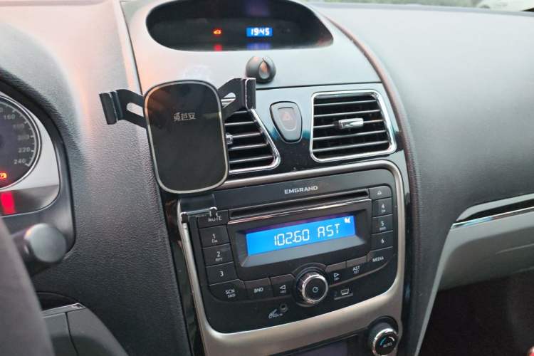 Used Geely Auto Classic Emgrand 2012 Sedan 1.8L Manual Comfort Model Audio And AC Panel