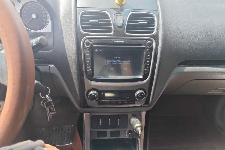 Used Geely Auto Classic Emgrand 2012 Sedan 1.8L Manual Luxury Model Audio And AC Panel