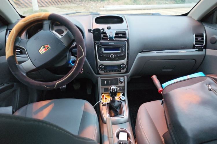 Used Geely Auto Classic Emgrand 2012 Sedan 1.8L Manual Comfort Model Center Console