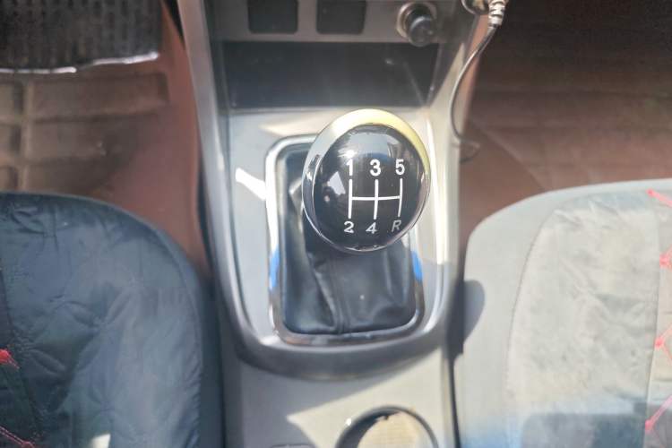 Used Geely Auto Classic Emgrand 2012 Sedan 1.8L Manual Luxury Model Gear Lever