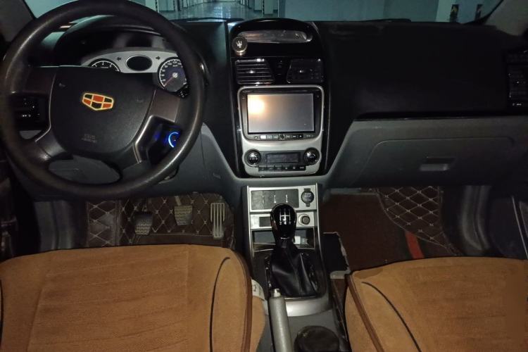 Used Geely Auto Classic Emgrand 2012 Sedan 1.5L Manual Comfort Model Center Console