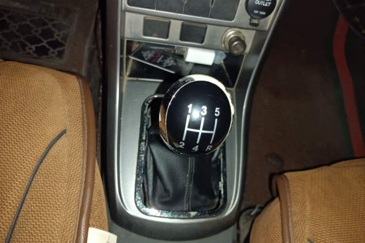 Used Geely Auto Classic Emgrand 2012 Sedan 1.5L Manual Comfort Model Gear Lever