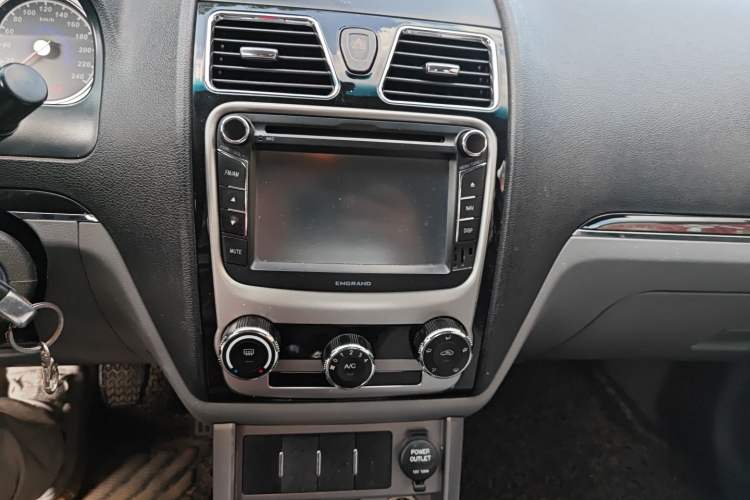 Used Geely Auto Classic Emgrand 2012 Sedan 1.5L Manual Chao Yue Huimin Model Audio And AC Panel