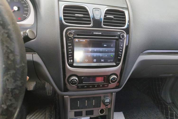 Used Geely Auto Classic Emgrand 2012 Sedan 1.8L Manual Luxury Model Audio And AC Panel