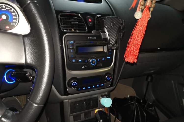 Used Geely Auto Classic Emgrand 2012 Hatchback 1.8L CVT Luxury Model Audio And AC Panel