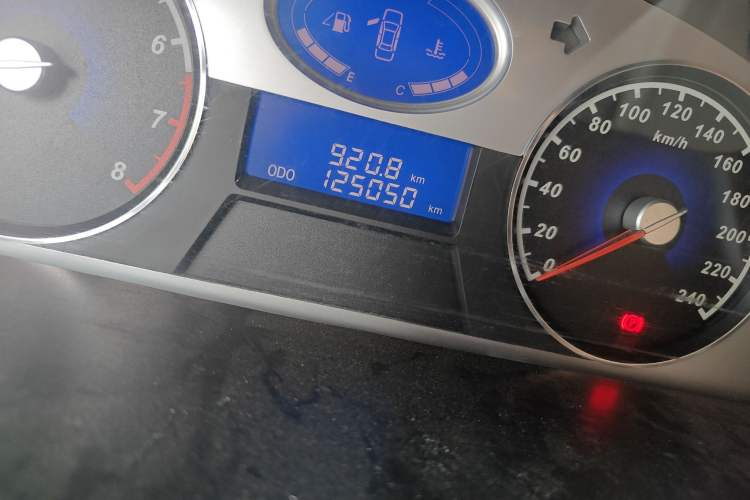 Used Geely Auto Classic Emgrand 2012 Sedan 1.5L Manual Standard Model Odometer Close Up