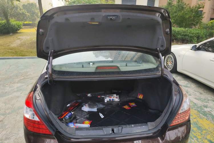 Used Geely Auto Classic Emgrand 2012 Sedan 1.8L Manual Luxury Model Trunk
