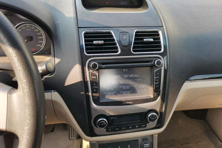 Used Geely Auto Classic Emgrand 2012 Sedan 1.5L Manual Comfort Model Audio And AC Panel